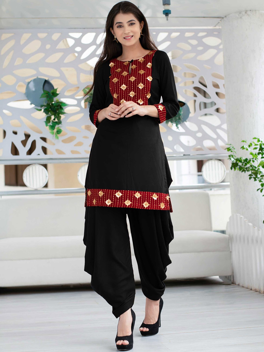 

Label Shaurya Sanadhya Embroidered Keyhole Neck Sequinned Kurta with Patiala, Black