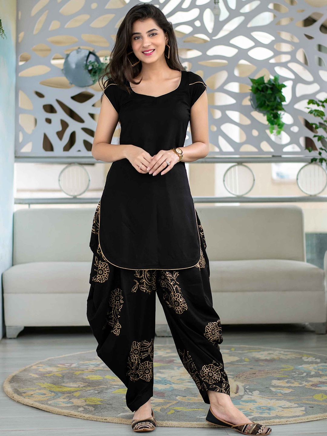 

Label Shaurya Sanadhya Ethnic Motifs Printed Kurta with Patiala, Black