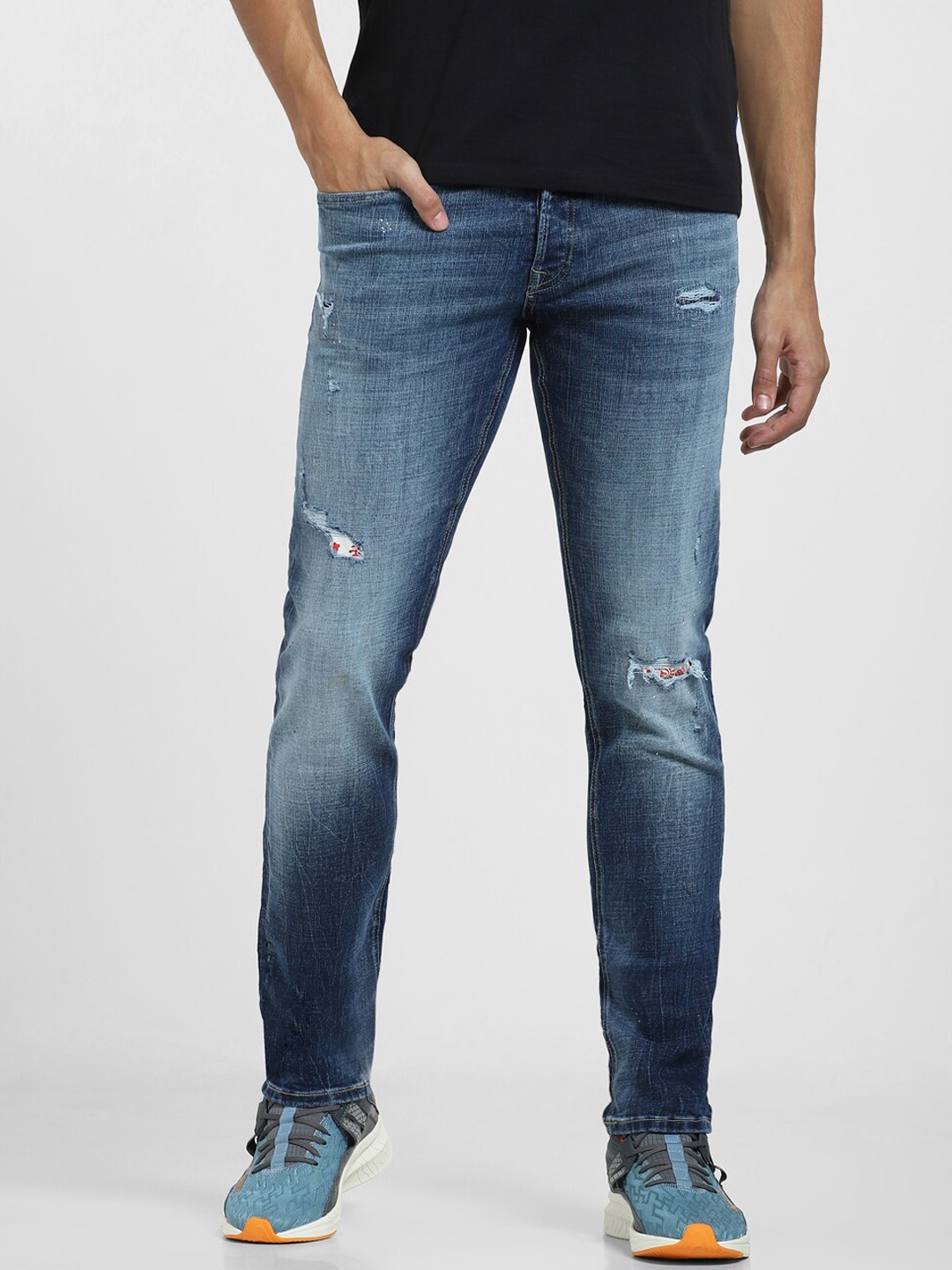 

Jack & Jones Men Slim Fit Low-Rise Mildly Distressed Light Fade Cotton Jeans, Blue