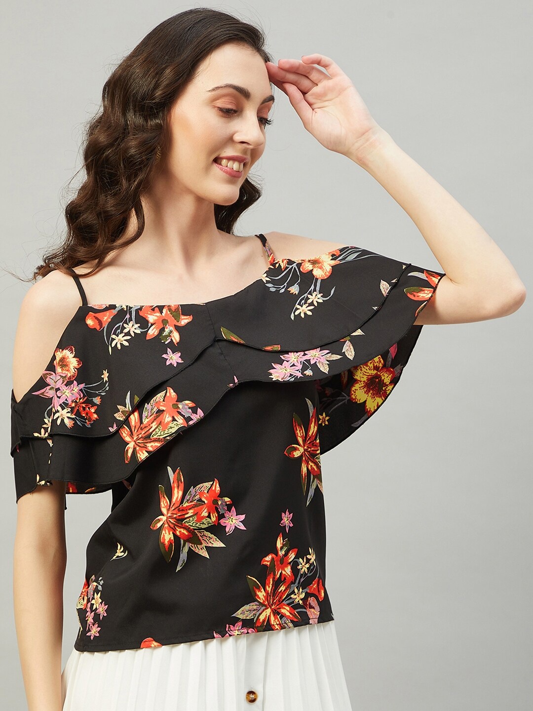 

CHIMPAAANZEE Floral Printed Cold Shoulder Ruffled Sleeves Crop Top, Black