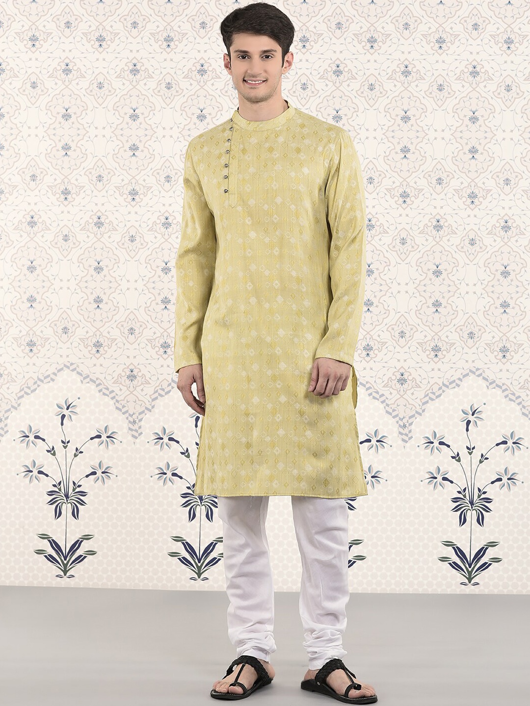 

Ode by House of Pataudi Geometric Woven Design Regular Kurta With Churidar, Green