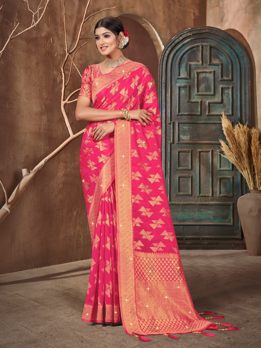 

Inddus Embellished Zari Organza Banarasi Saree, Pink