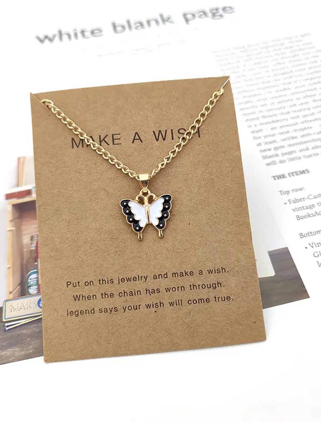 

Pinapes Unisex Gold-Toned & Black Gold-Plated Enamelled Necklace