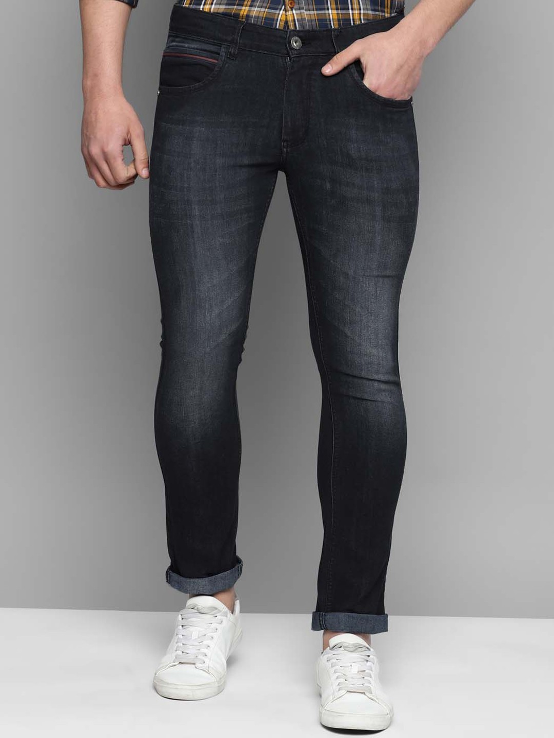 

Allen Cooper Men Skinny Fit Light Fade Stretchable Cotton Jeans, Black
