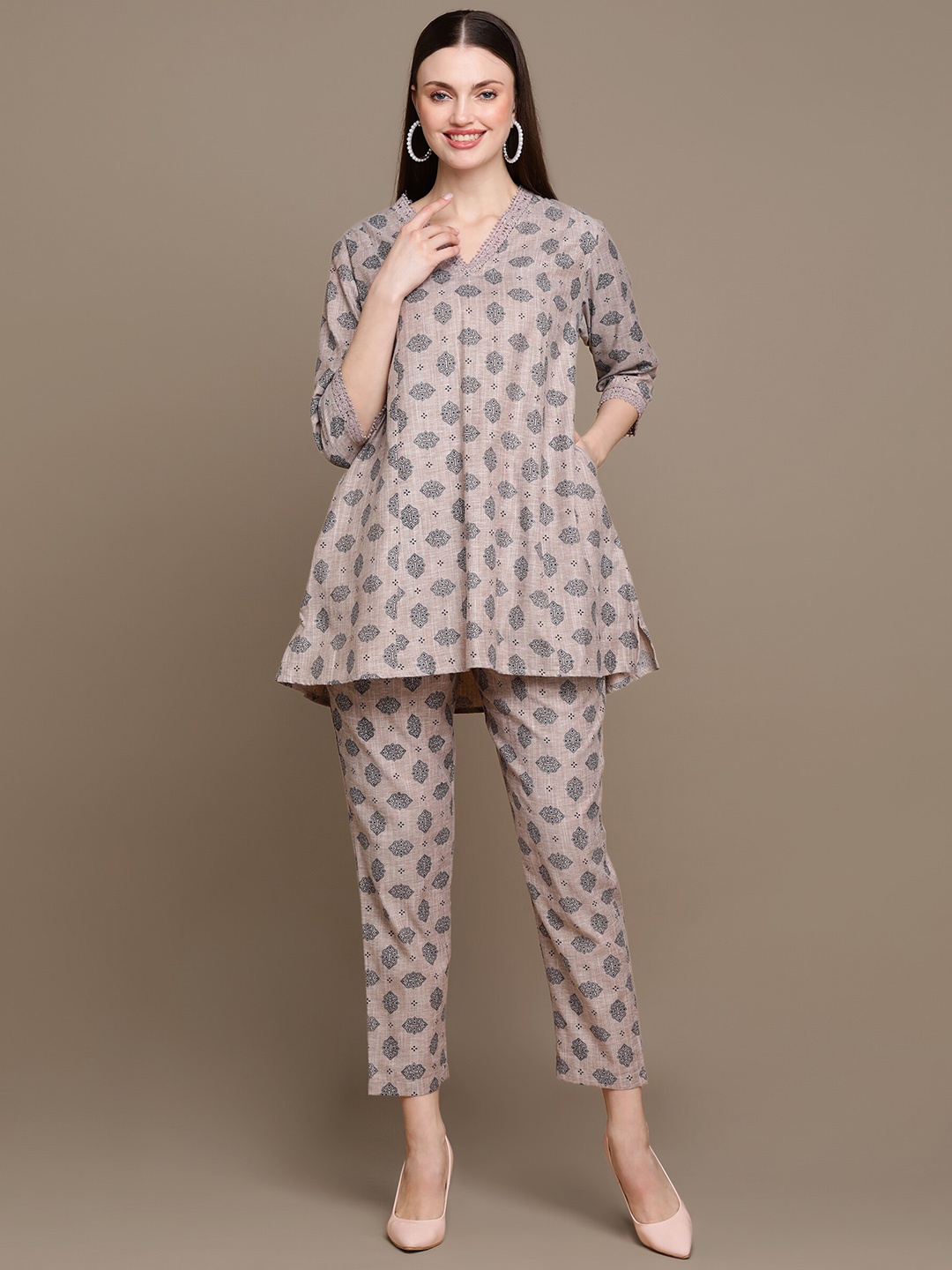 

HERE&NOW Ethnic Motifs Printed Lace Inserted V-Neck Kurti with Trousers, Mauve