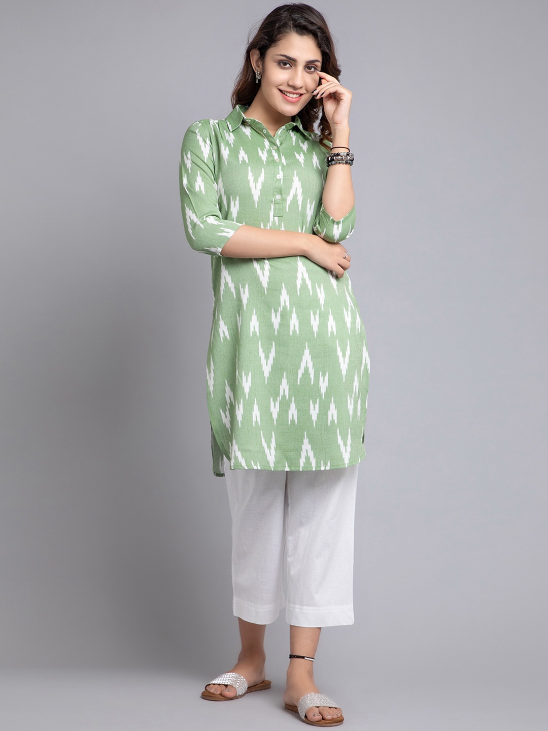 

SUTI Abstract Printed Shirt Collar Straight Kurta, Green