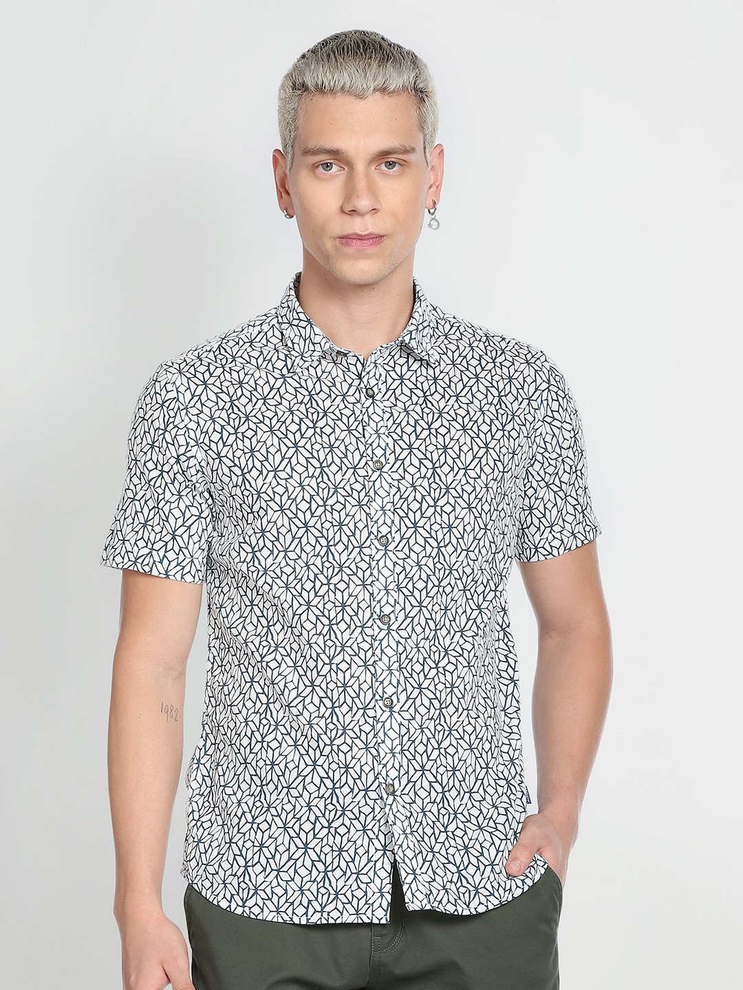 

Flying Machine Slim Fit Geometric Printed Pure Cotton Casual Shirt, White