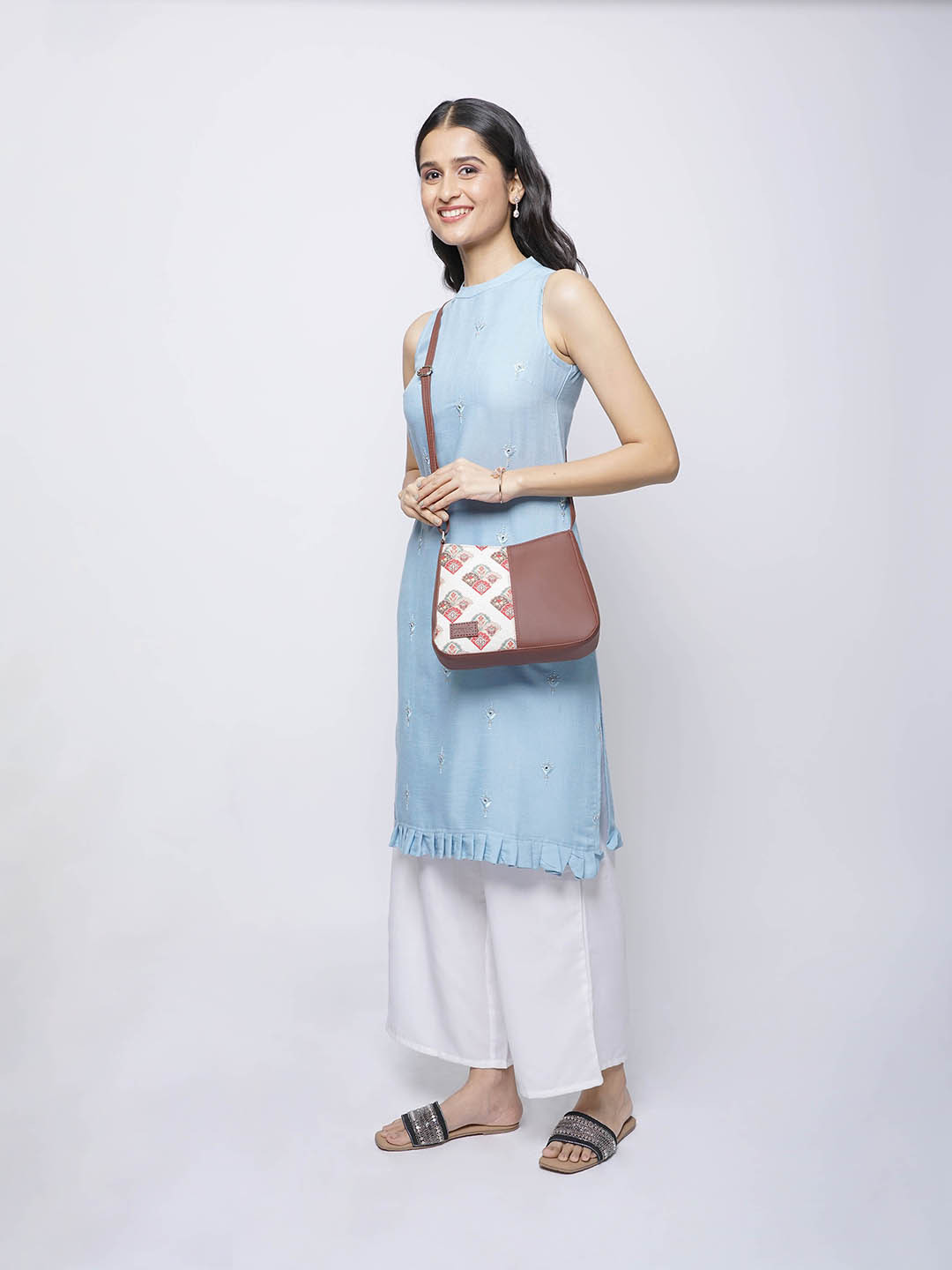 

ZOUK Printed Water Resistant Structured Sling Bag, White