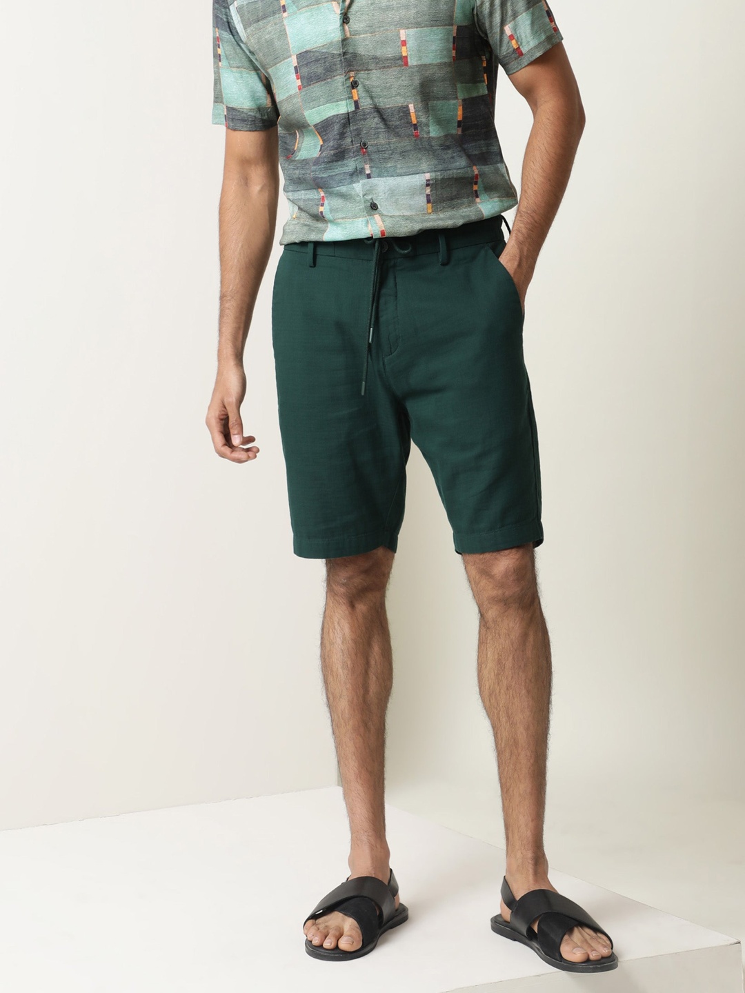 

RARE RABBIT Men Pinto Slim Fit Mid-Rise Cotton Shorts, Green