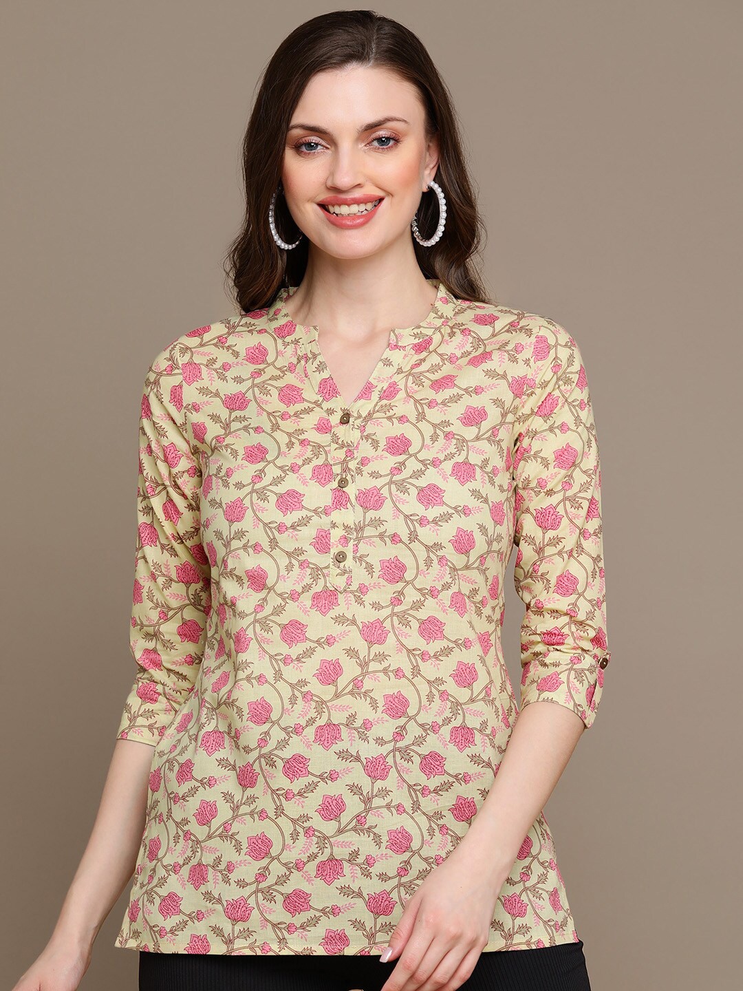

MALHAAR Floral Printed Pure Cotton Kurti, Green