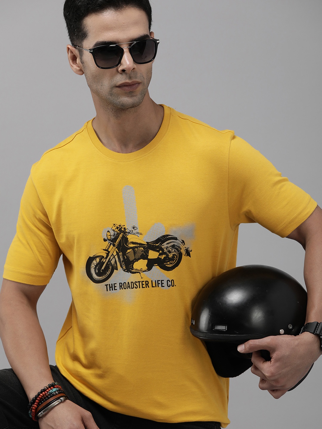 

Roadster Men Printed T-shirt, Yellow