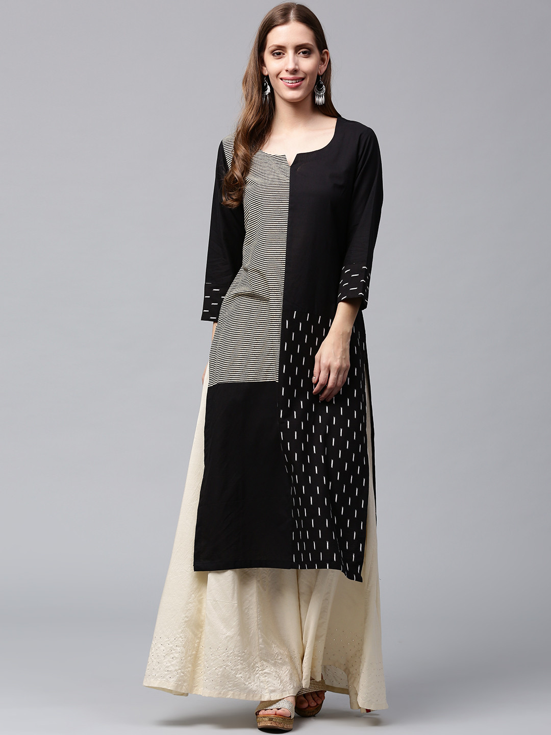 

Nayo Women Black & Off-White Striped Straight Kurta