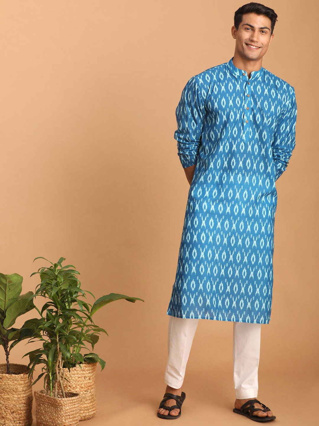 

VASTRAMAY Band Collar Ethnic Motifs Printed Ikat Kurta With Pyjama, Blue