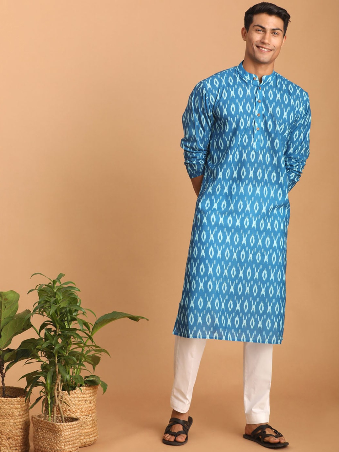 

VASTRAMAY Ethnic Motif Printed Mandarin Collar Ikat Kurta With Pyjamas, Turquoise blue