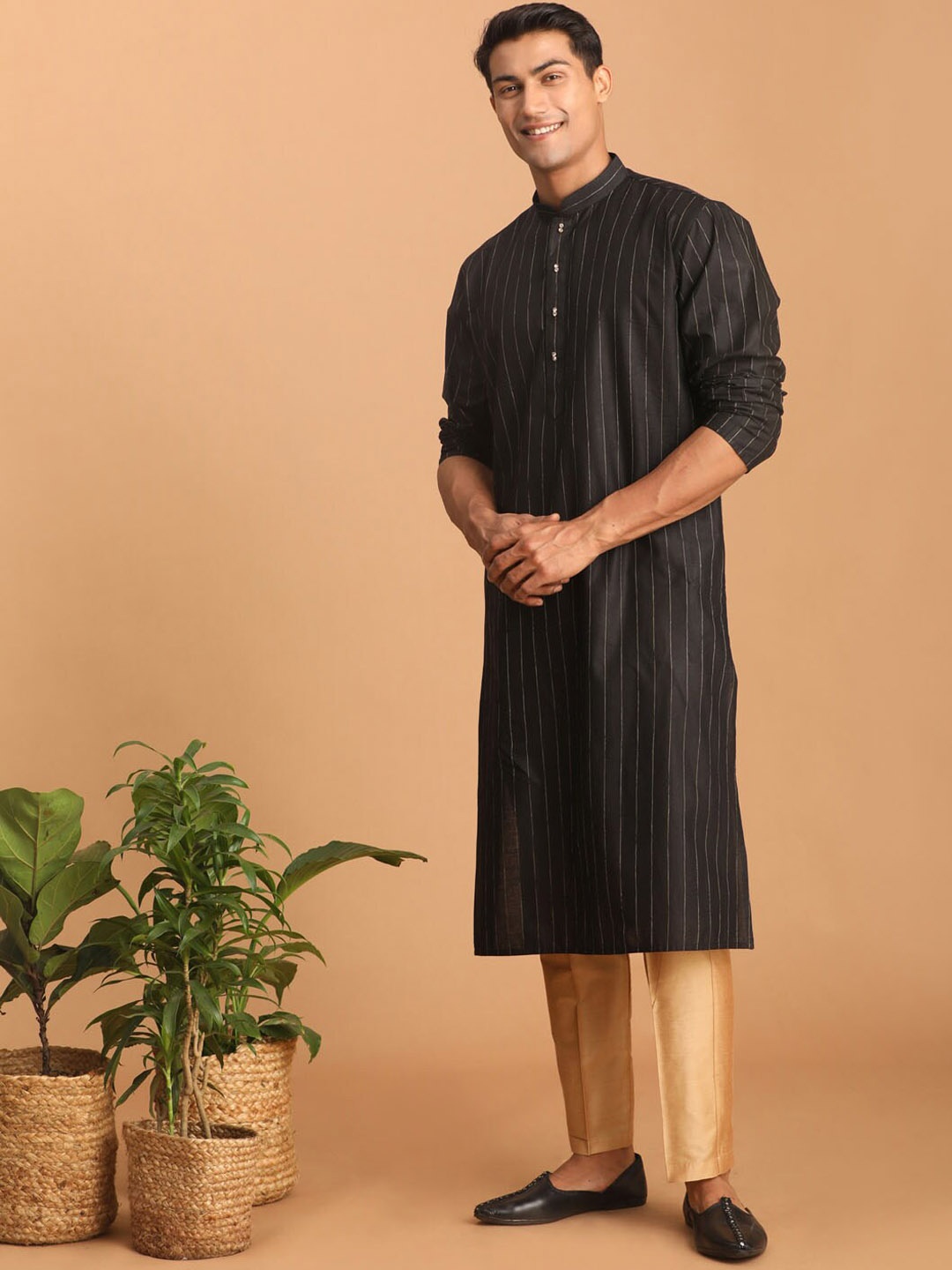 

VASTRAMAY Striped Mandarin Collar Kurta With Pyjamas, Black