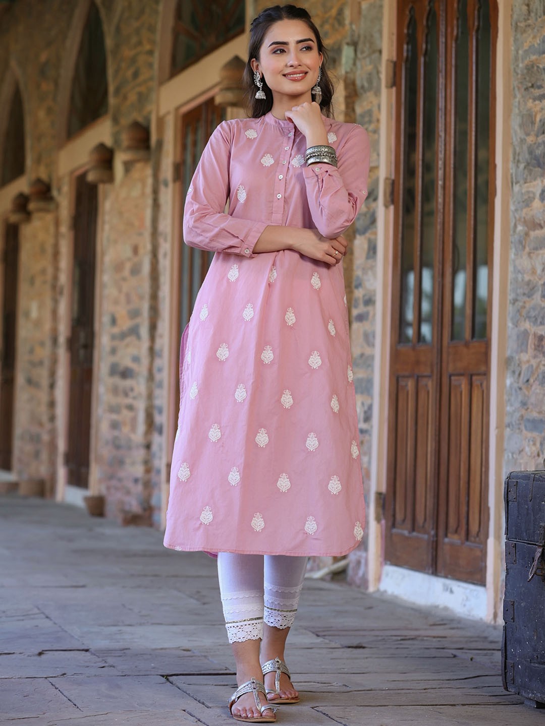 

Juniper Mandarin Collar Ethnic Motifs Printed Cambric Cotton Kurta, Pink