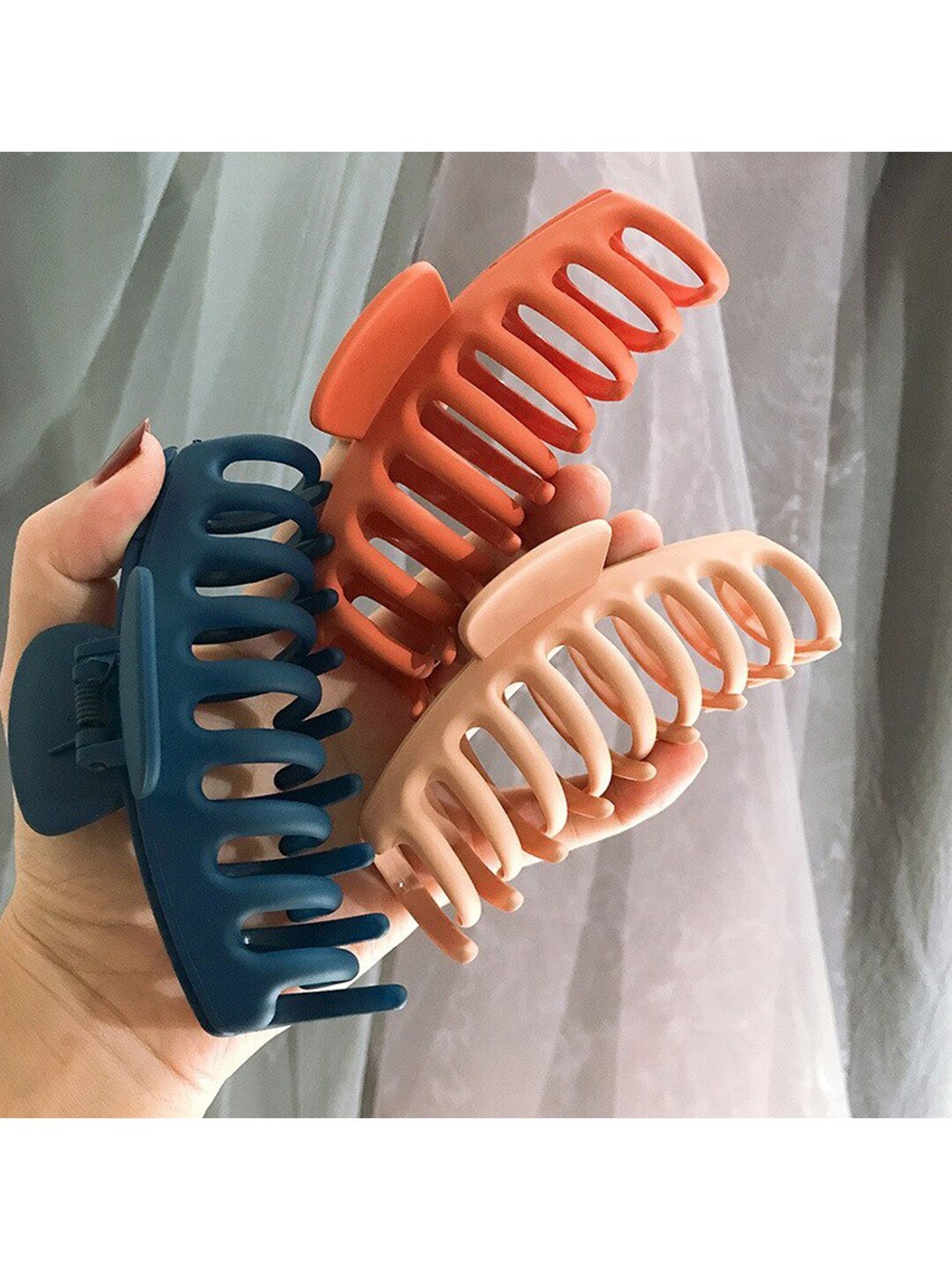 

Krelin Women Set of 3 Matte Hair Claw Clips, Peach