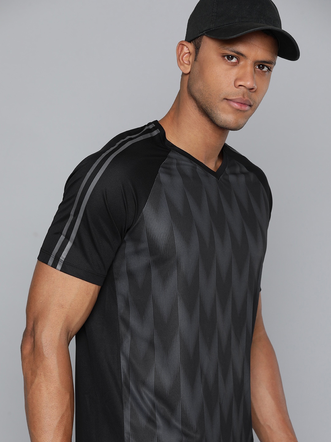 

HRX by Hrithik Roshan Men Geometric Print Rapid-Dry Badminton T-shirt, Black
