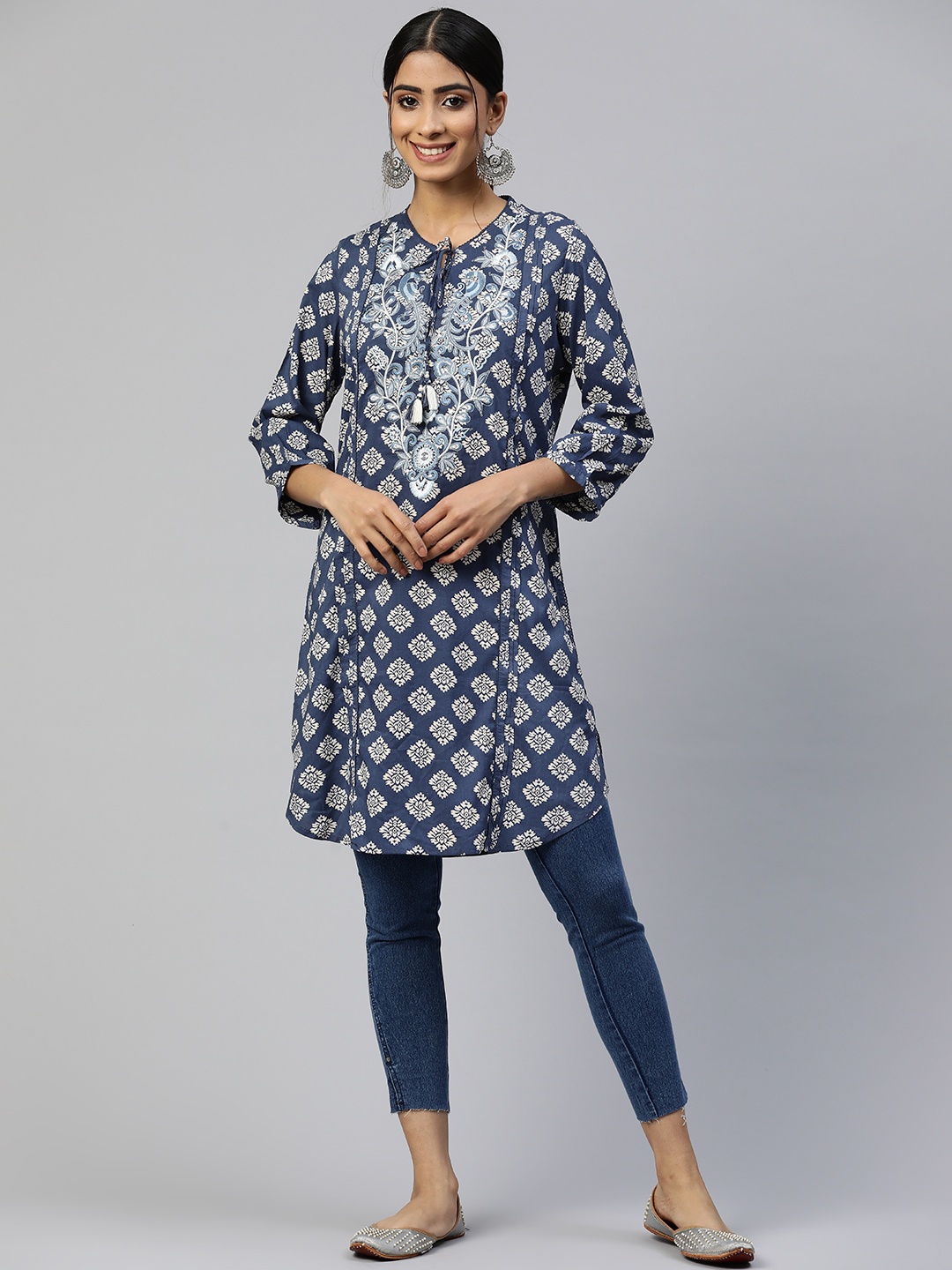 

Nayam By Lakshita Floral Embroidered Sequinned Kurti, Navy blue