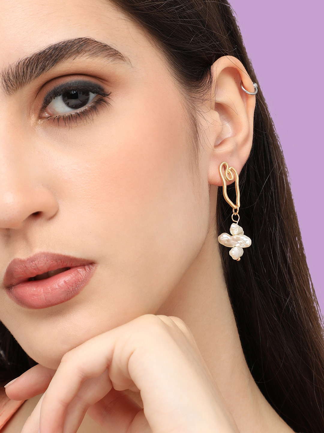 

SOHI Gold-Plated Contemporary Drop Earrings, White