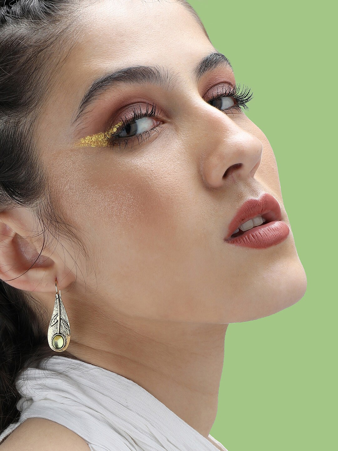 

SOHI Gold Plated Contemporary Drop Earrings