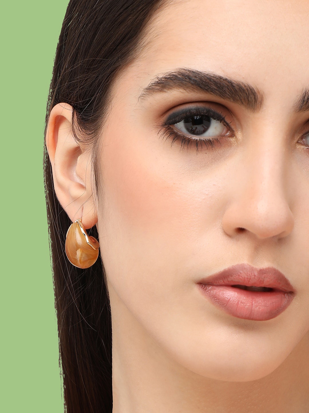 

SOHI Gold Plated Contemporary Drop Earrings