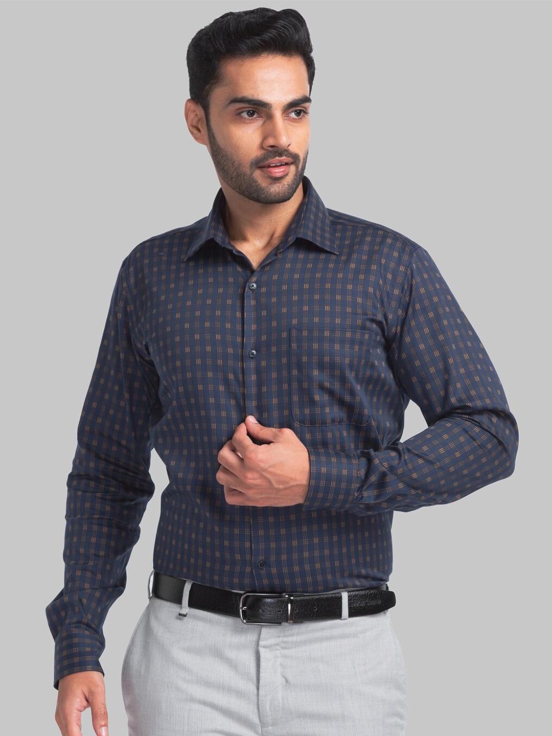 

Raymond Checked Contemporary-Fit Pure Cotton Casual Shirt, Blue