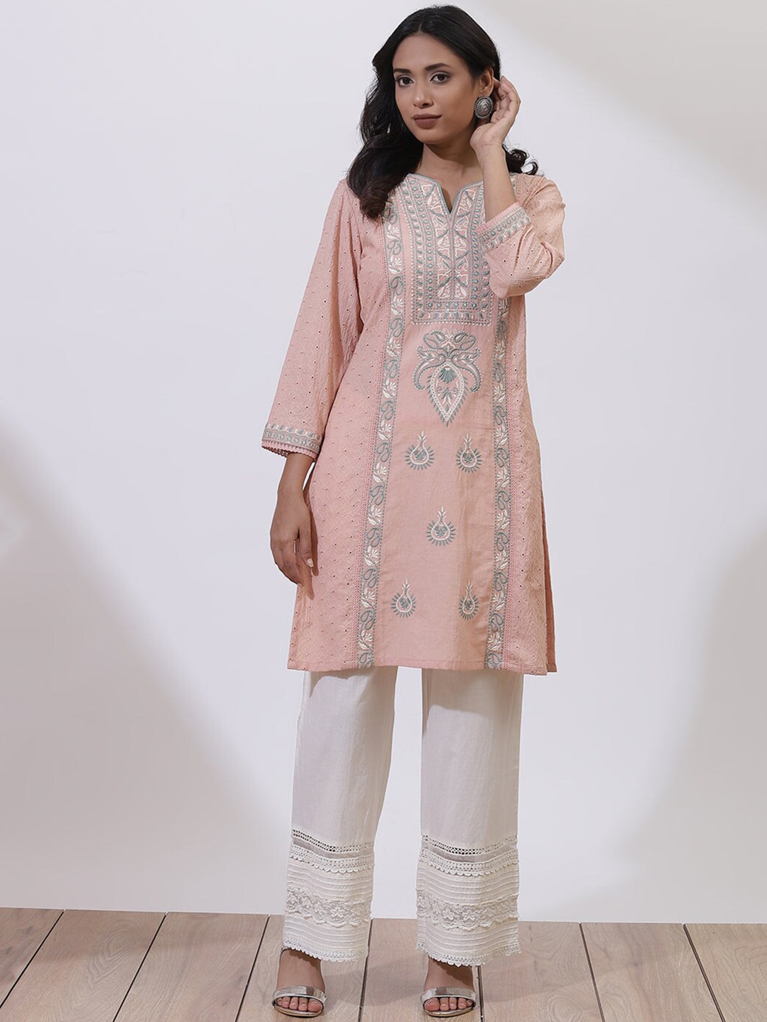 

Lakshita Ethnic Motifs Embroidered Notched Neck Thread Work Kurta, Peach