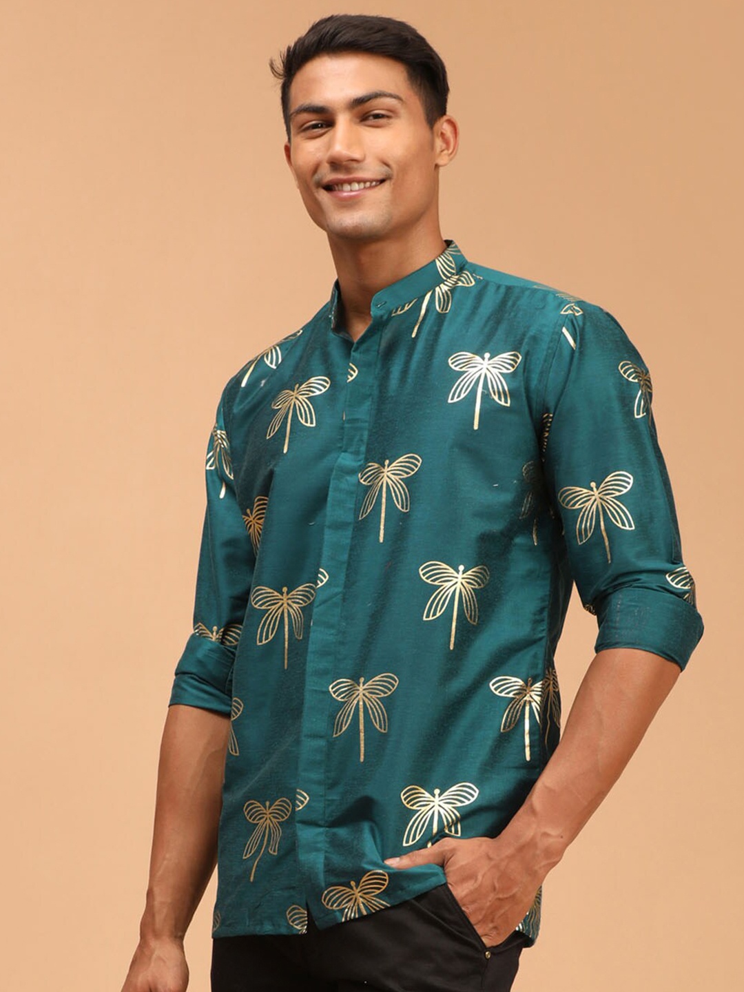 

VASTRAMAY Men Foil Dragonfly Printed Mandarin Collar Casual Shirt, Green