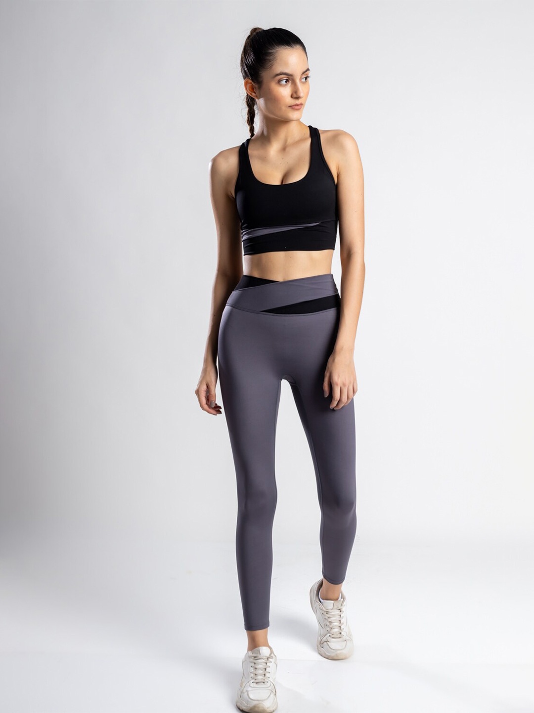 

SKNZ Full Coverage Non-Padded Workout Bra, Black