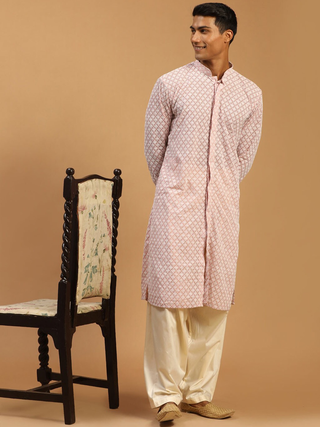 

VASTRAMAY Geometric Embroidered Mandarin Collar Chikankari Kurta With Salwar, Pink