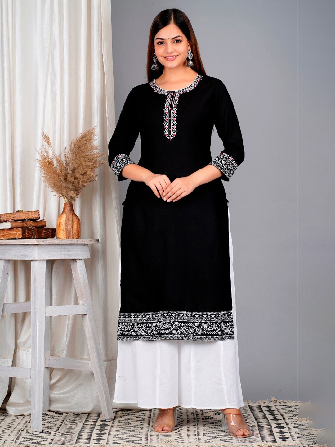 

SkyaSia Embroidered Yoke Design Straight Kurta, Black