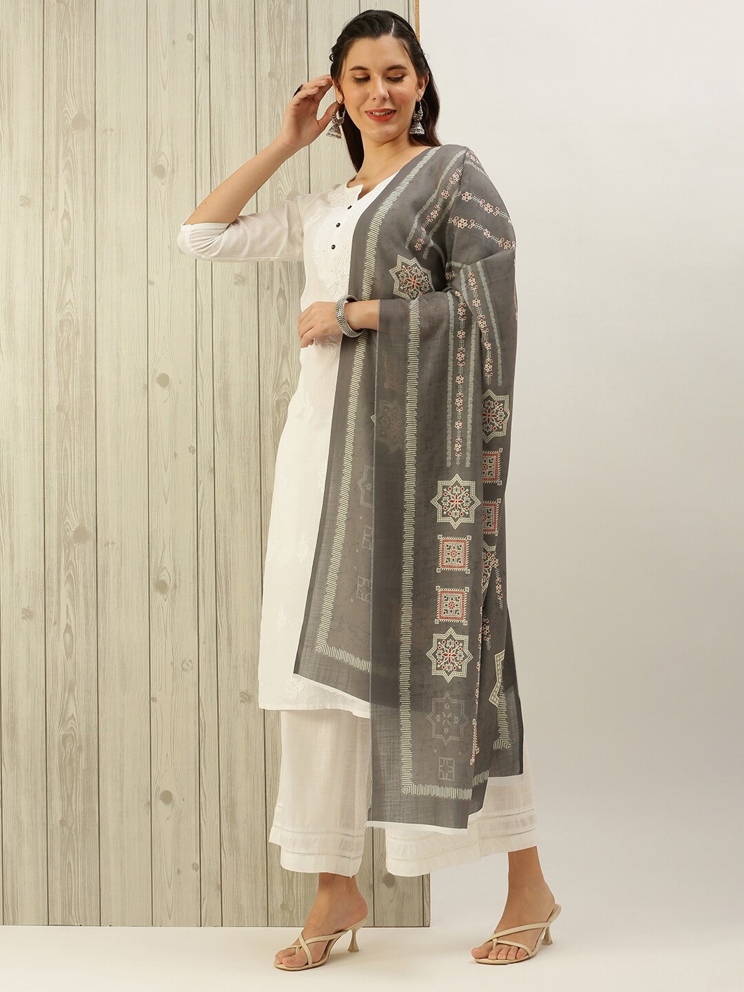 

Sanwara Floral Printed Linen Batik Dupatta, Grey