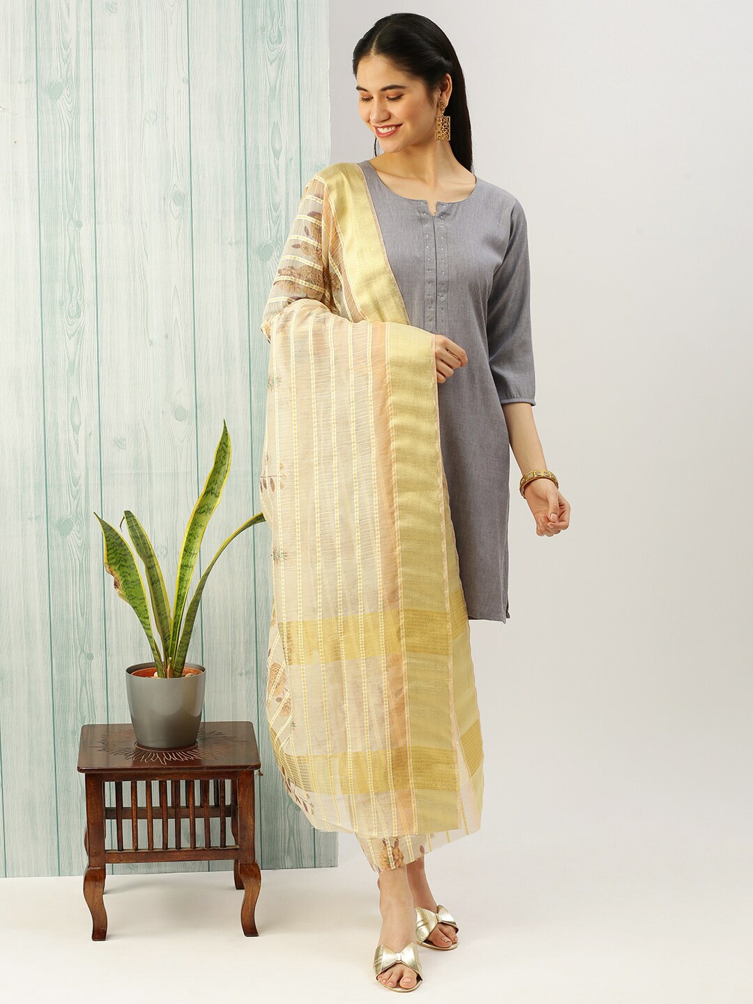 

Sanwara Floral Printed Zari Dupatta, Mustard