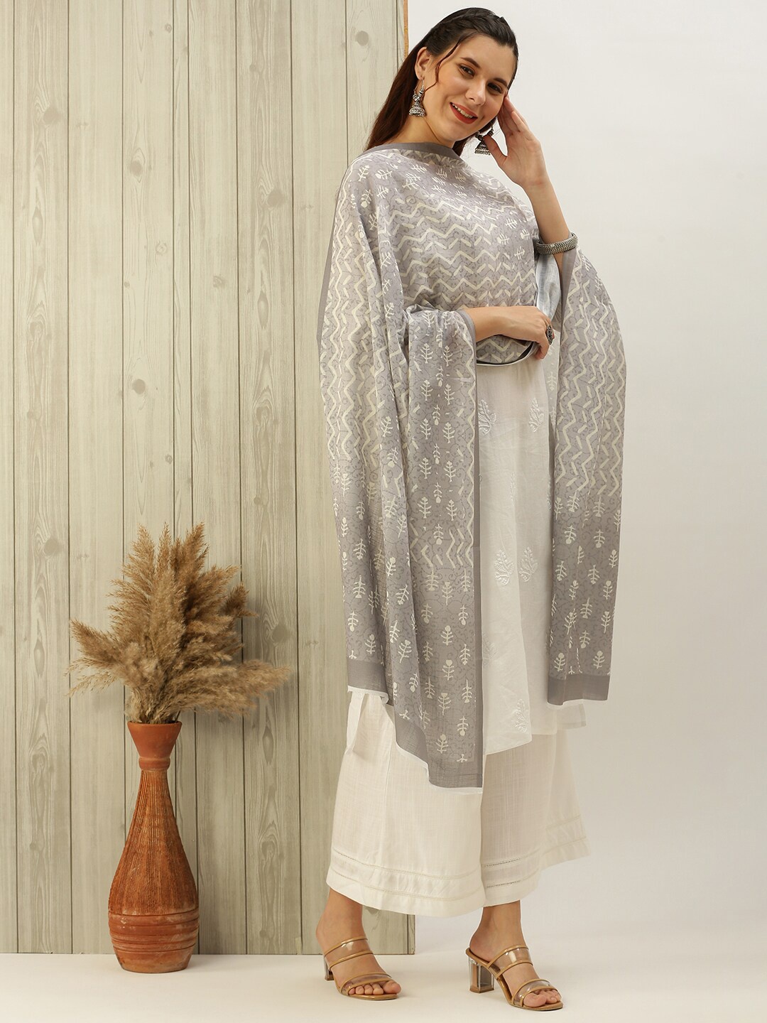 

Sanwara Ethnic Motifs Printed Linen Batik Dupatta, Grey