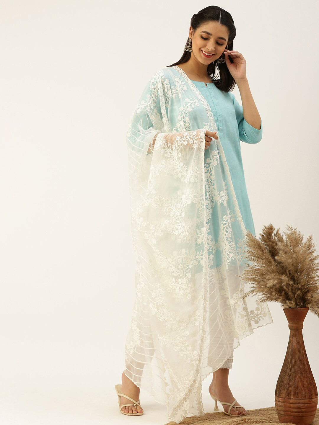 

Sanwara Ethnic Motifs Embroidered Organza Dupatta, Off white