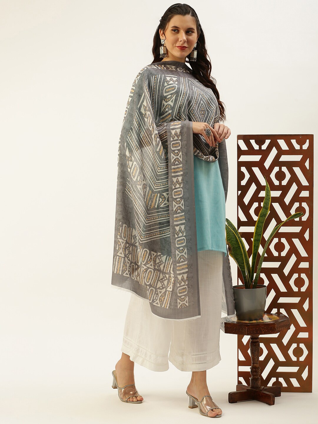 

Sanwara Ethnic Motifs Printed Linen Batik Dupatta, Grey