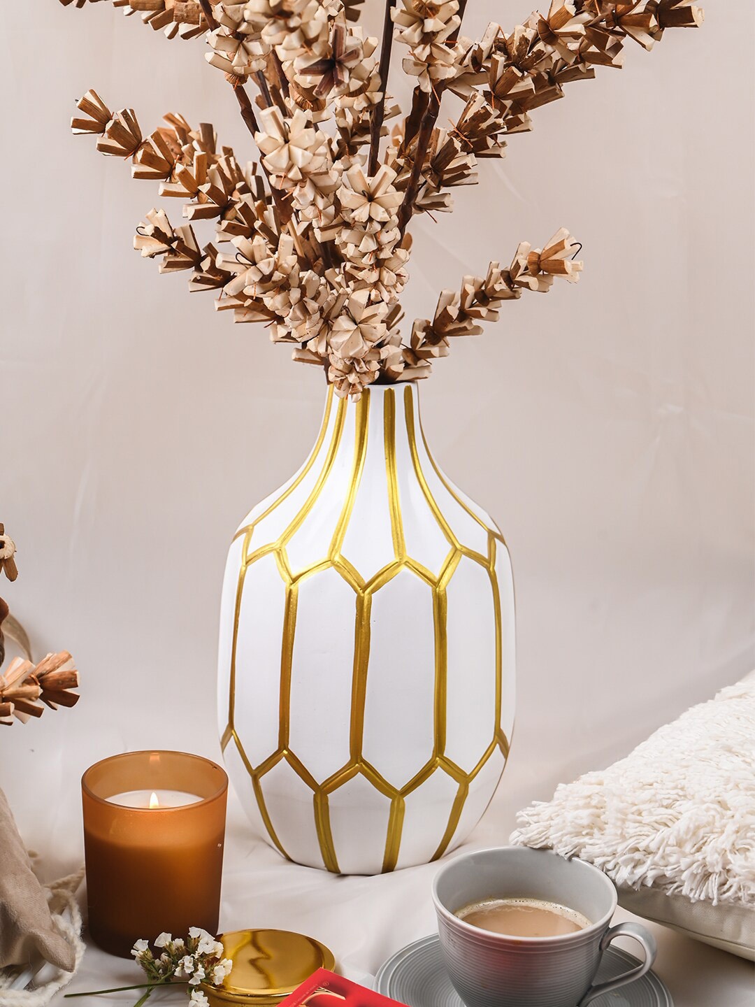 

PUREZENTO Saskia White & Gold-Toned Geometric Design Ceramic Vase
