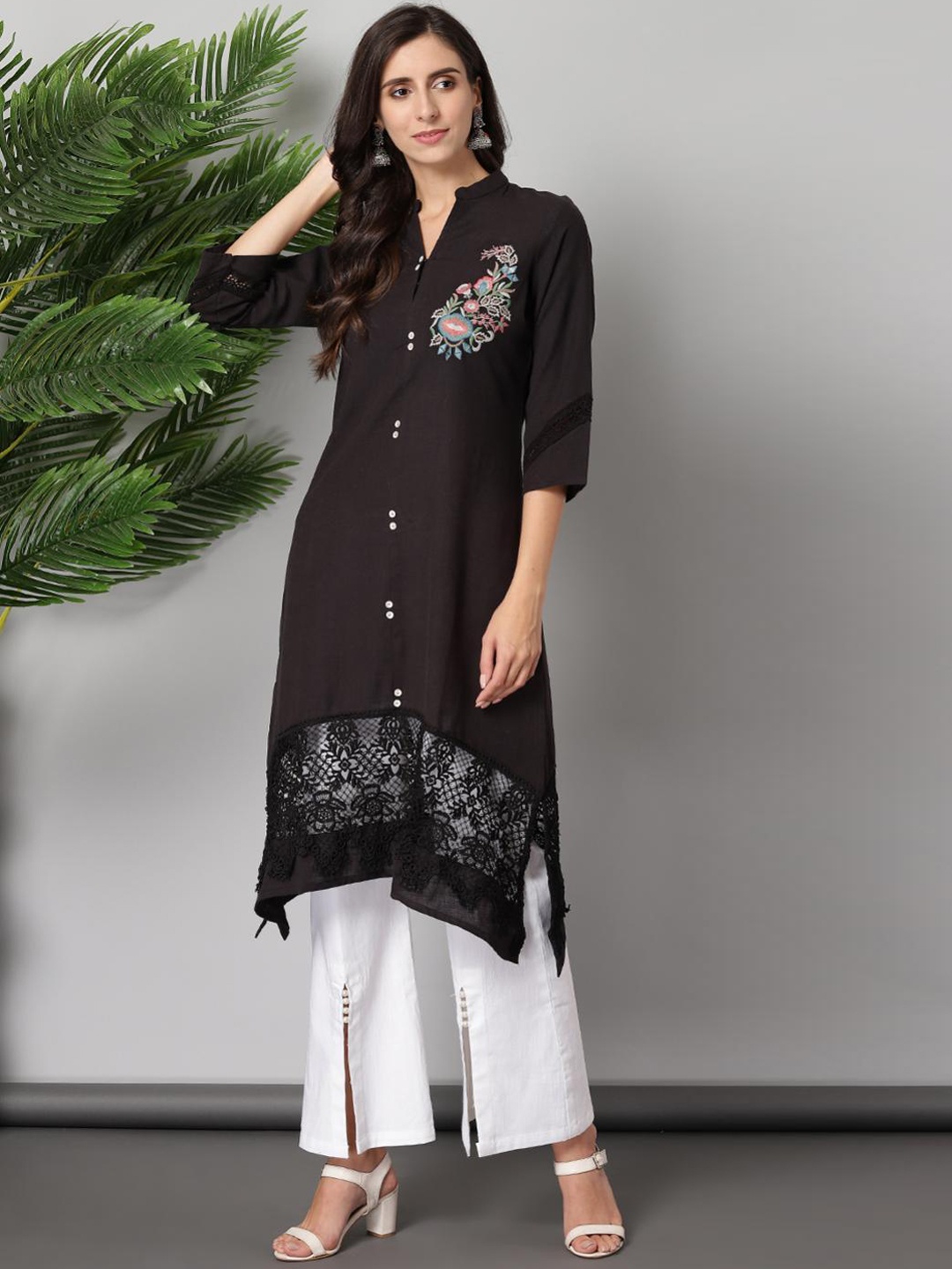 

Lakshita Floral Embroidered Thread Work Pure Cotton Kurta, Black
