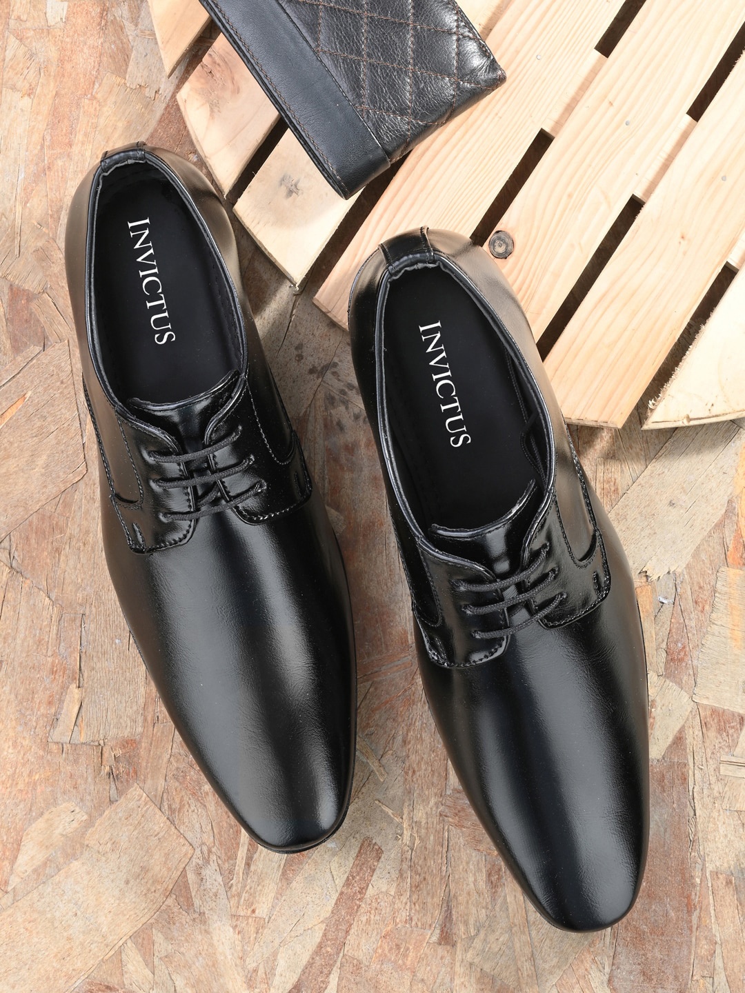 INVICTUS Men Textured Formal Lace-Up Derbys, Black