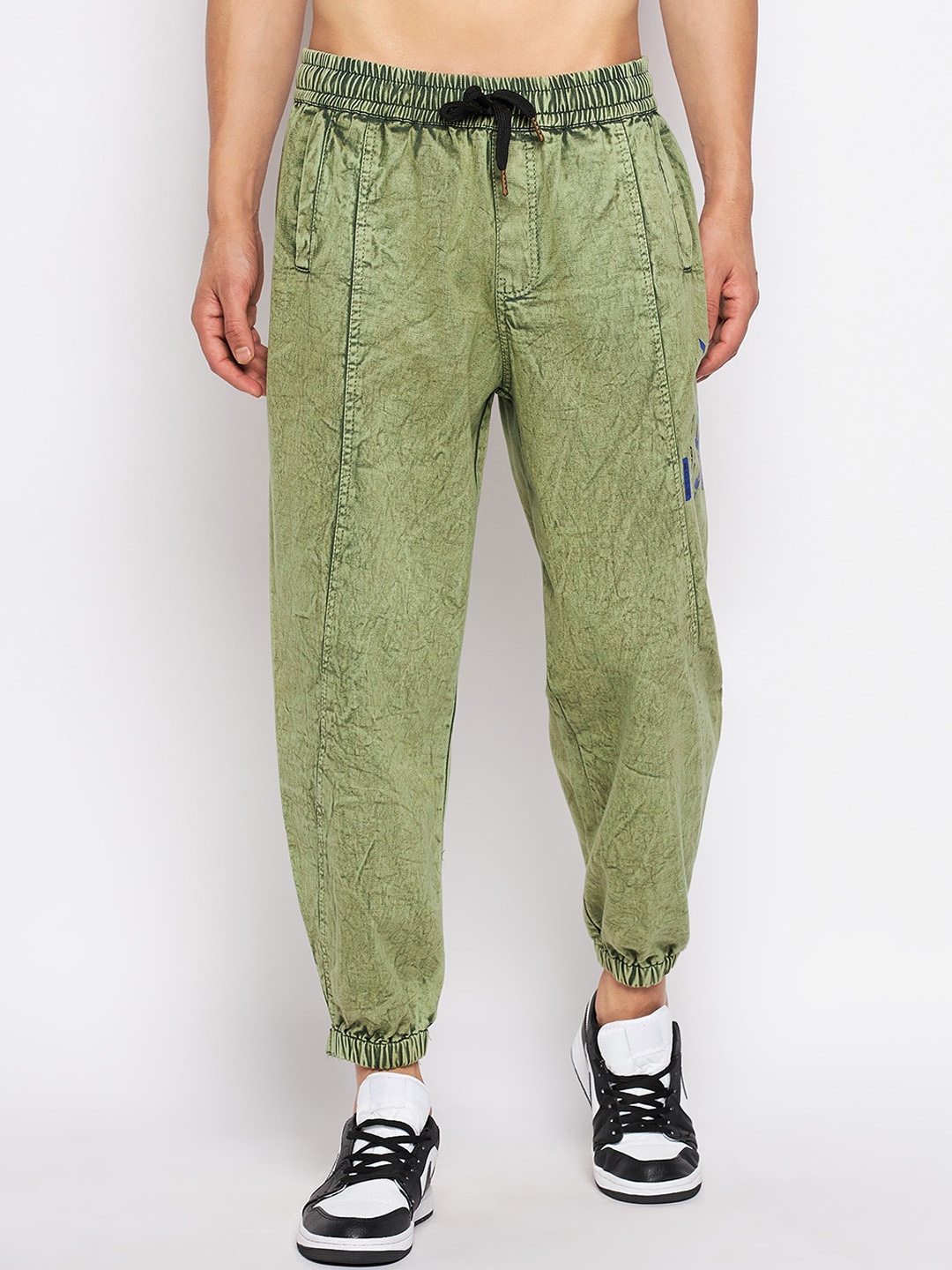 

FUGAZEE Men Printed Pure Cotton Relaxed-Fit Joggers, Green