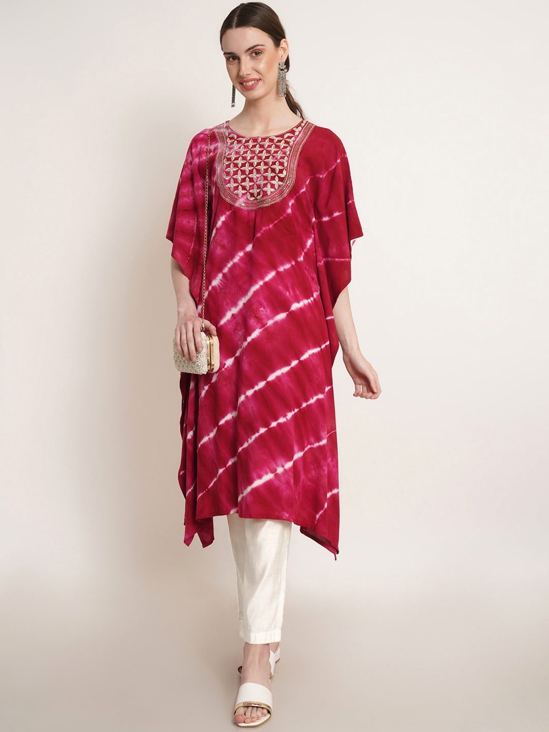 

Maaesa Dyed Zari Detail Sequined Kaftan Kurta, Pink