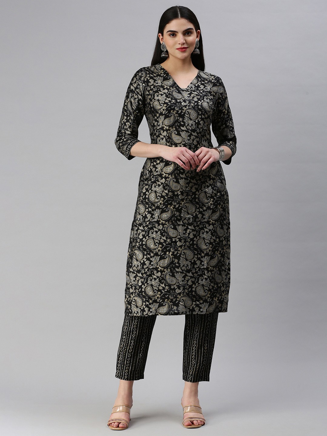 

HRITIKA Floral Printed Regular Chanderi Cotton Kurta with Trousers, Black