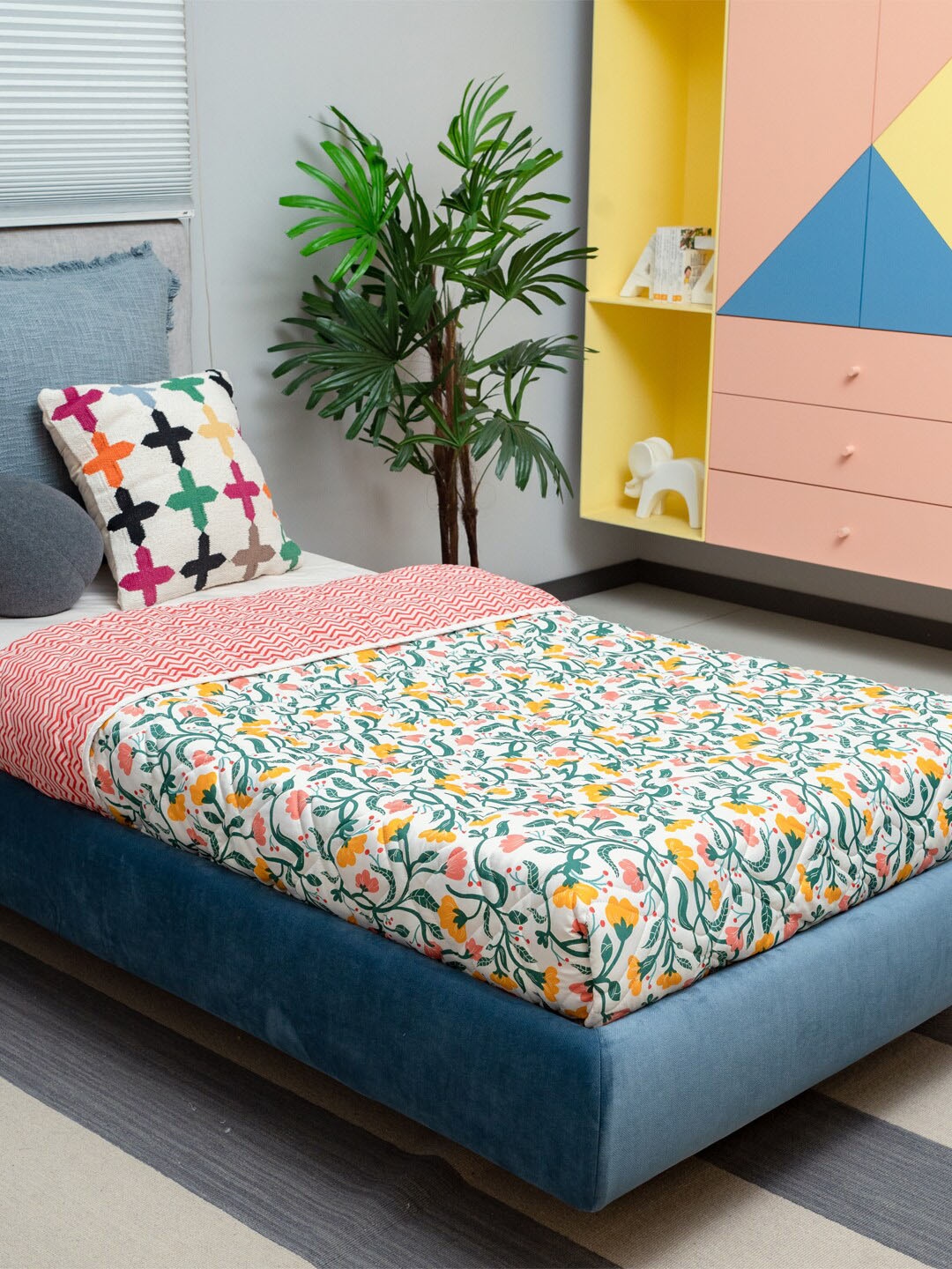 

URBAN SPACE Kashmir White & Green Floral AC Room Single Bed Blanket