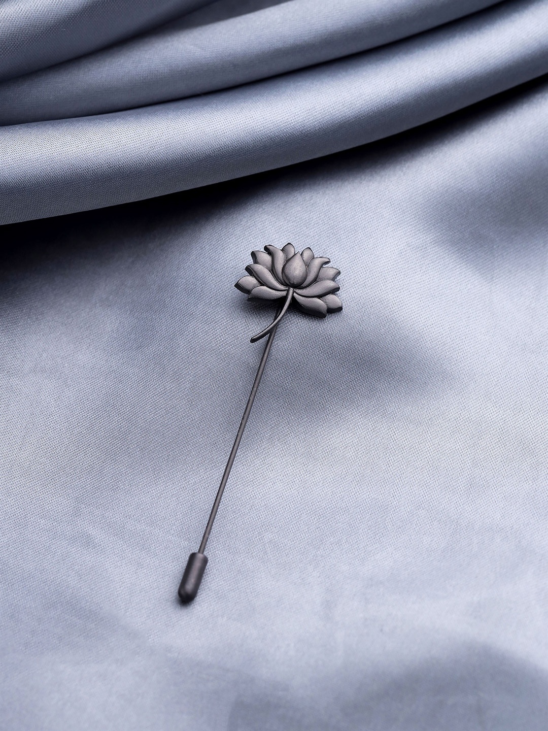 

COSA NOSTRAA Divine Lotus Lapel Pin Brooch, Grey melange
