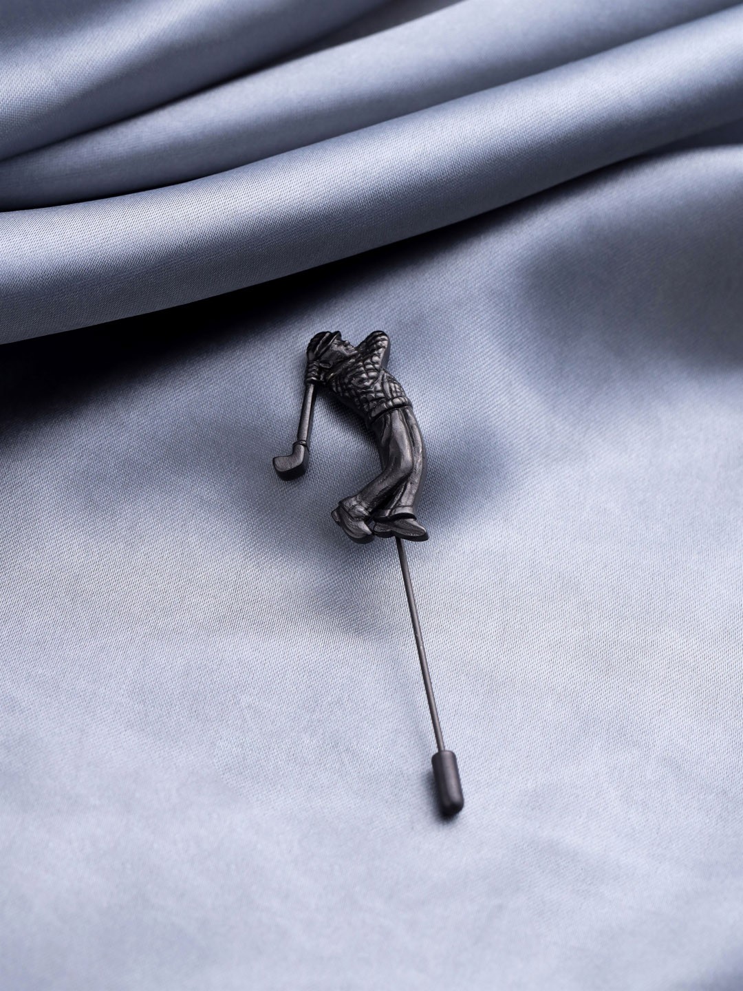

COSA NOSTRAA Golfer Design Lapel Pin, Grey melange