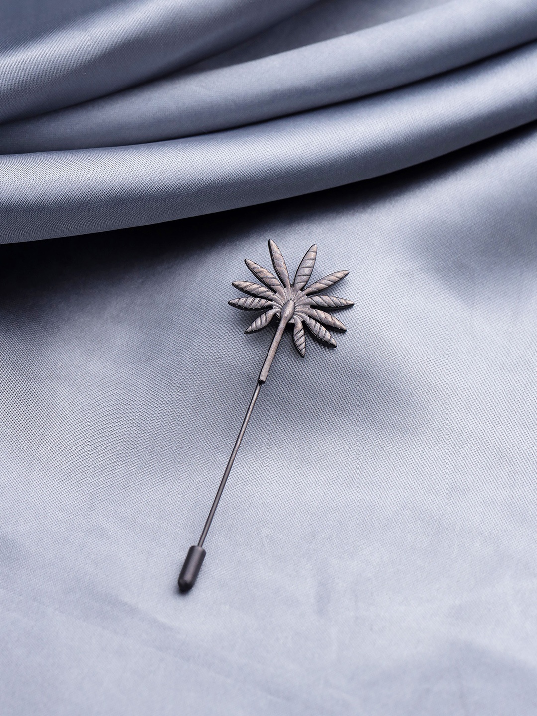 

COSA NOSTRAA Men Floral Lapel Pin, Grey melange