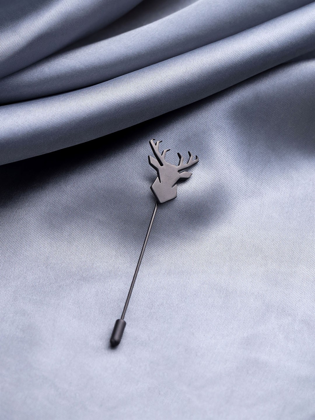 

COSA NOSTRAA Men Imperial Stag Brass Lapel Pin, Grey melange