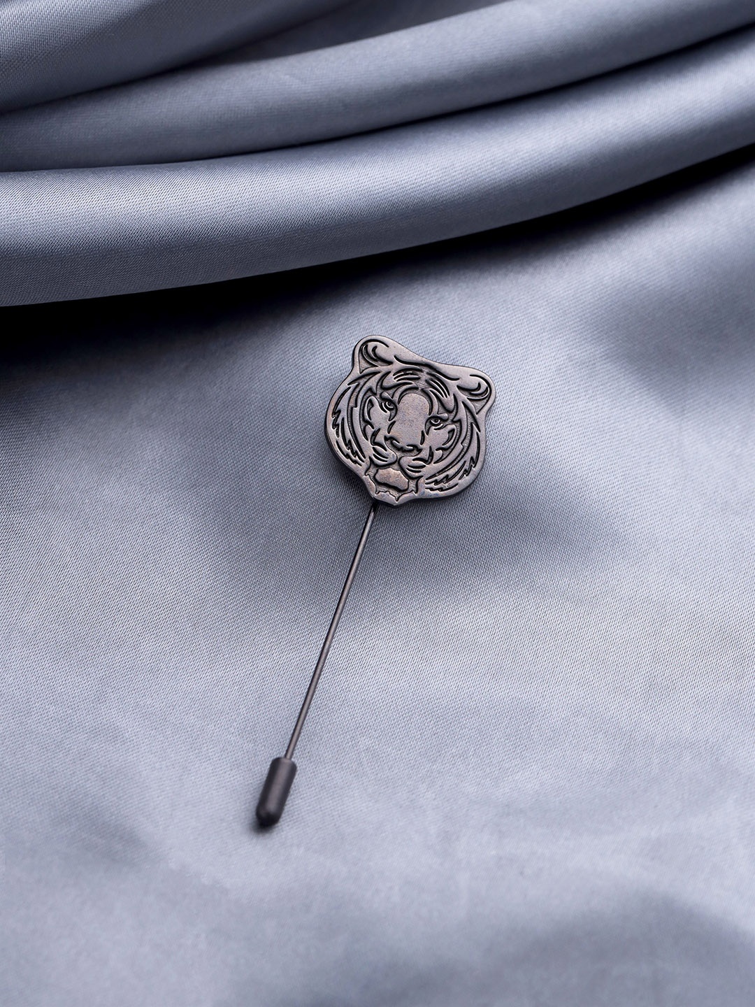 

COSA NOSTRAA Men Fiery Tiger Lapel Pin, Grey