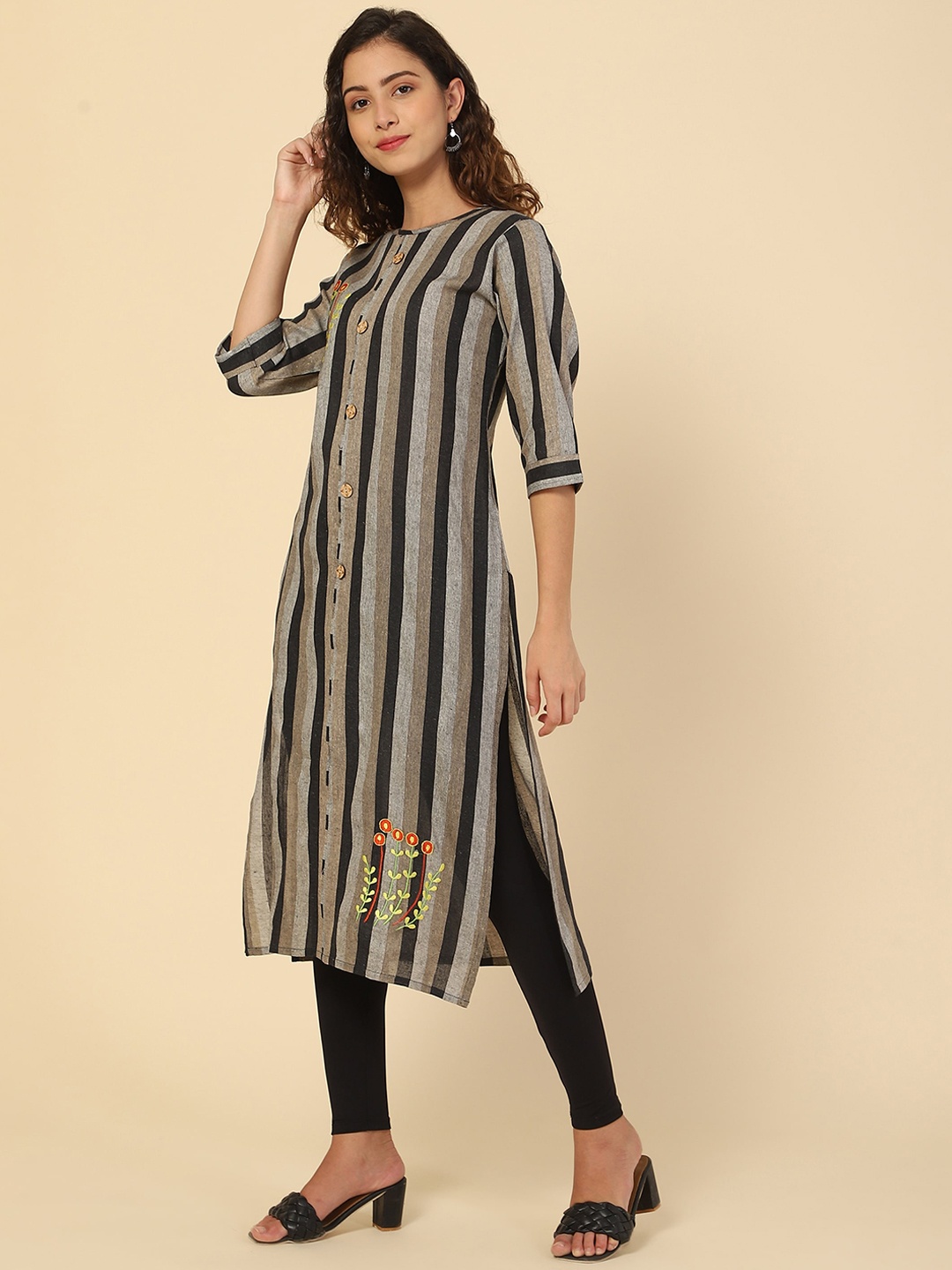 

VAIRAGEE Striped Thread Work Pure Cotton Kurta, Black